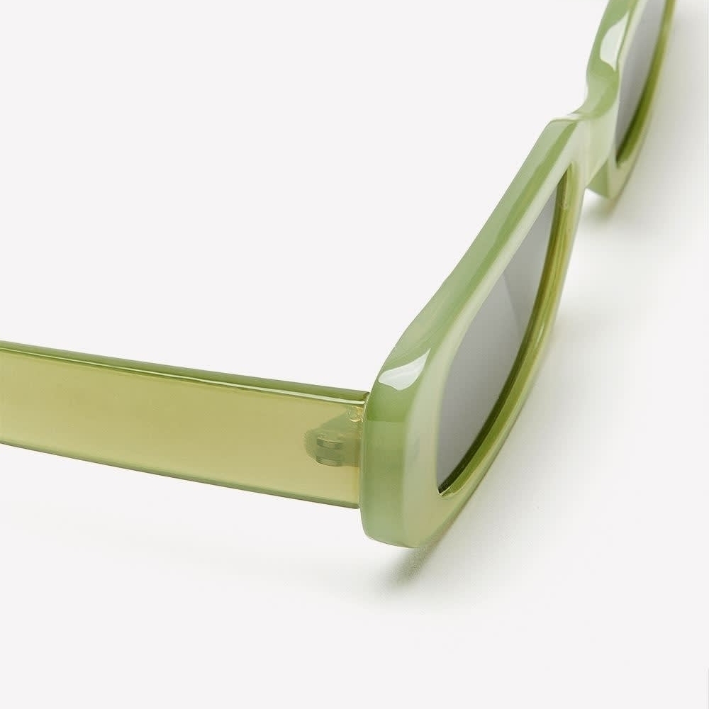 PENN. • Green Retro Sunglasses with Chunky Frames - Picture 3 of 3